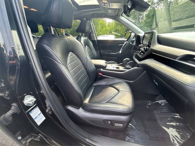 2022 Toyota Highlander Hybrid XLE