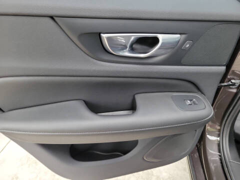 2024 Volvo S60 Recharge T8 Plus Dark Theme