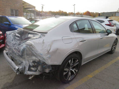 2024 Volvo S60 B5 Plus Dark Theme