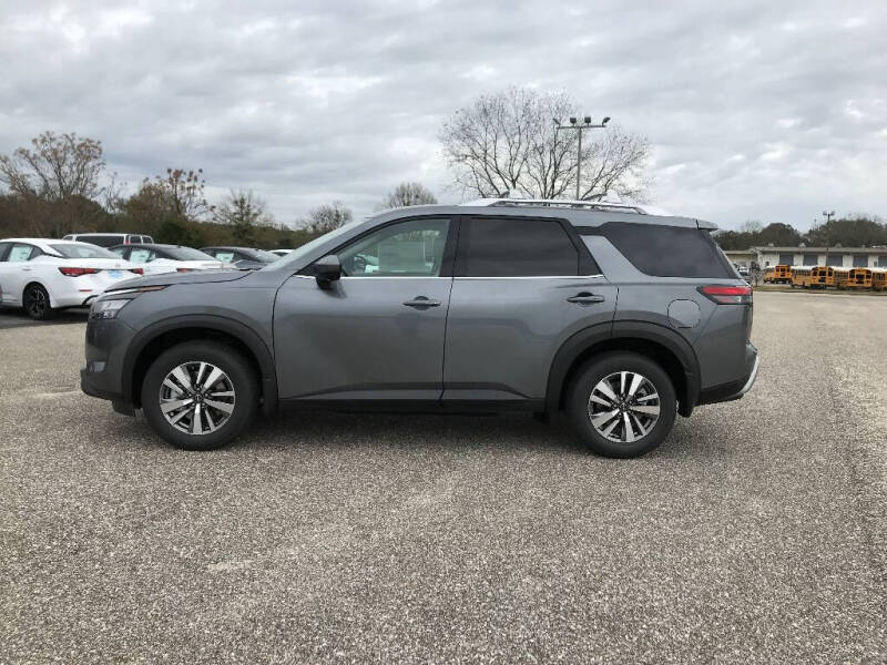 2025 Nissan Pathfinder SL