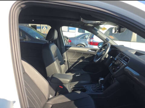 2023 Volkswagen Tiguan SE R-Line Black