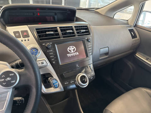 2014 Toyota Prius v Five