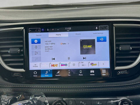 2027 Chrysler Pacifica Select