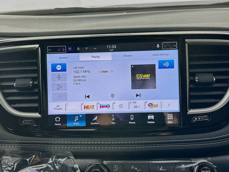 2027 Chrysler Pacifica Select