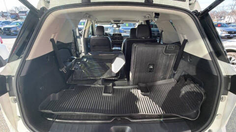 2022 Nissan Pathfinder SL