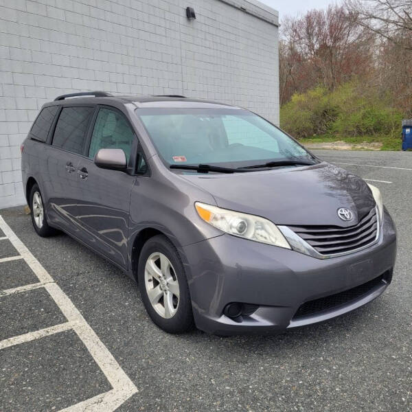 2015 Toyota Sienna LE 8-Passenger