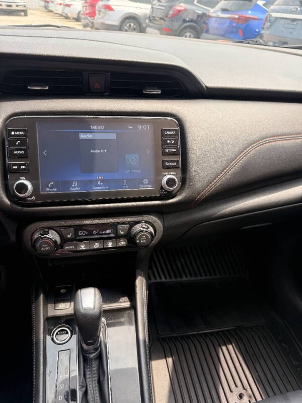 2023 Nissan Kicks SR