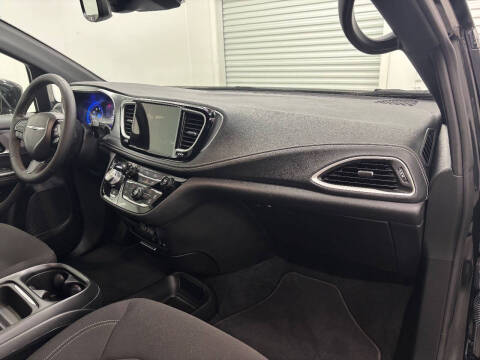 2022 Chrysler Pacifica Touring