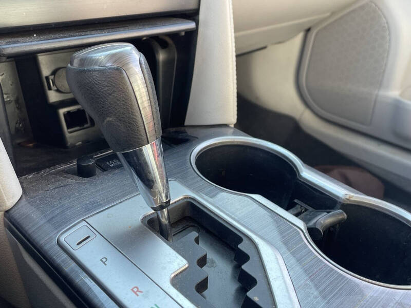 2013 Toyota Camry Hybrid LE