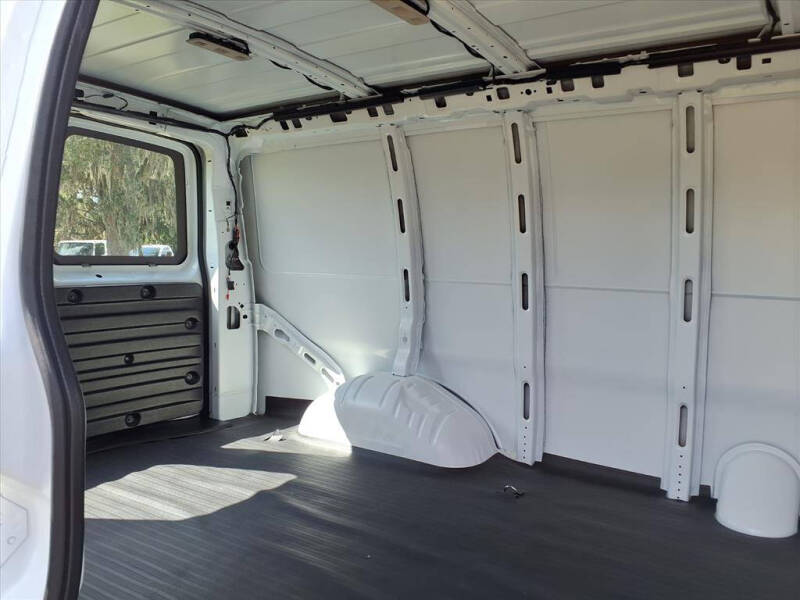 2025 Chevrolet Express 2500