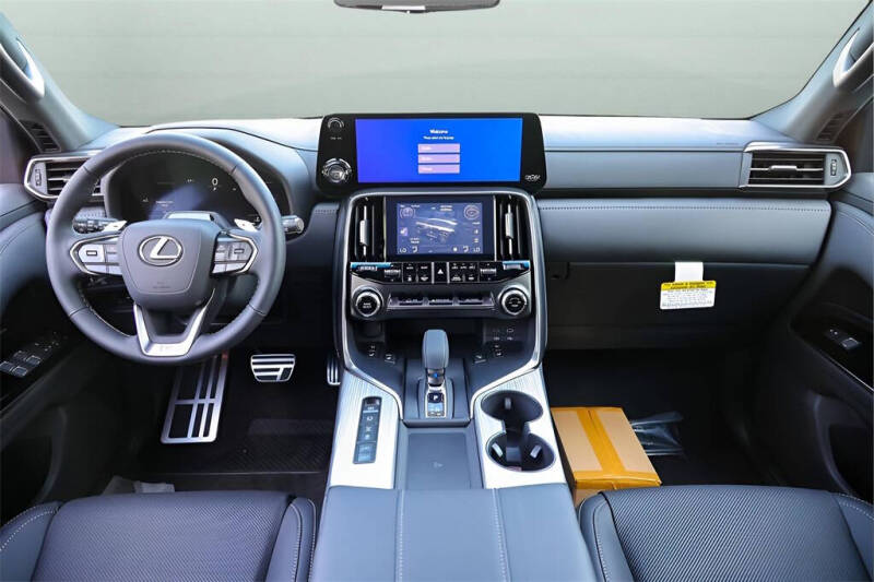 2025 Lexus LX 700h F SPORT Handling