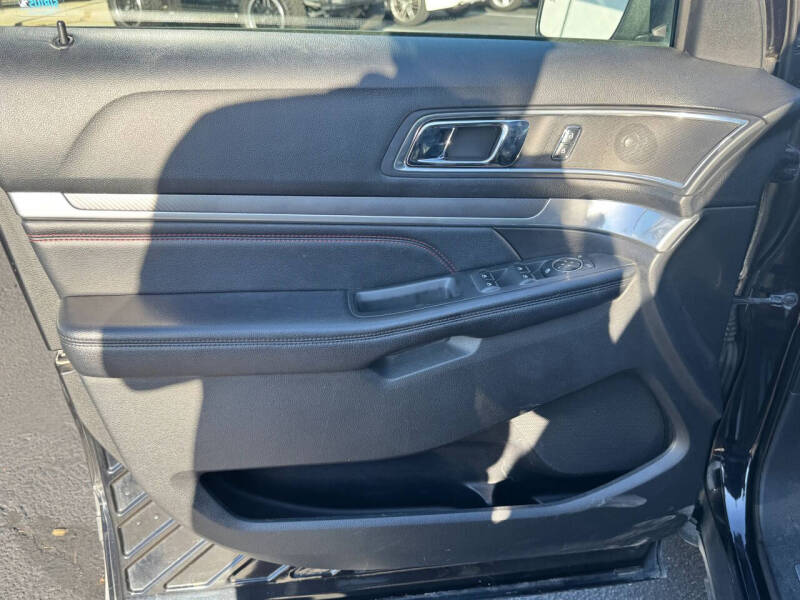 2017 Ford Explorer Sport