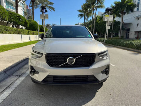 2025 Volvo XC40 B5 Plus Dark Theme