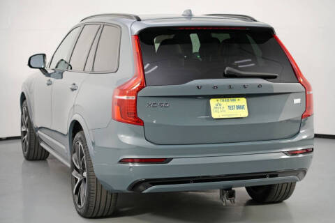 2023 Volvo XC90 Recharge T8 Ultimate Dark Theme
