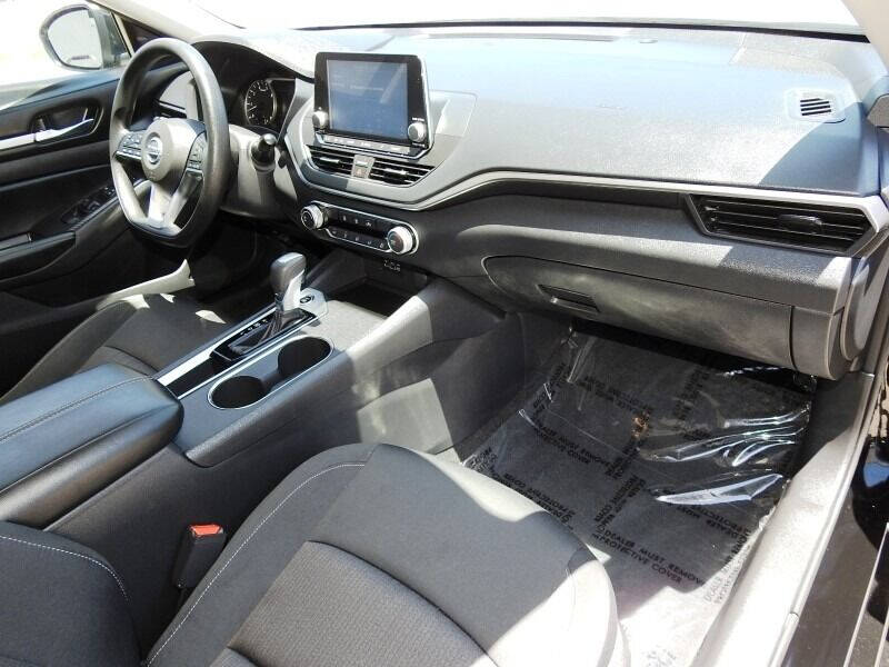 2022 Nissan Altima Sedan - $21,900