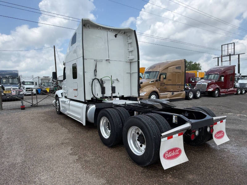 2023 Peterbilt 579