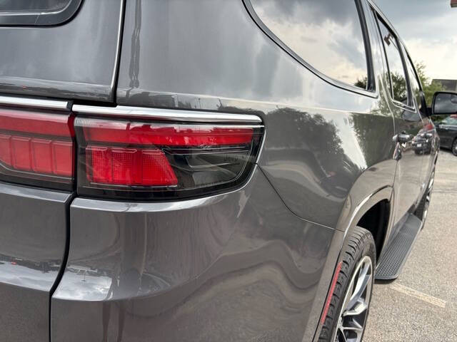 2022 Jeep Wagoneer 13