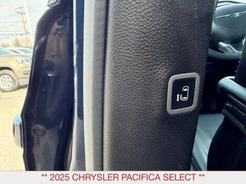 2025 Chrysler Pacifica Select