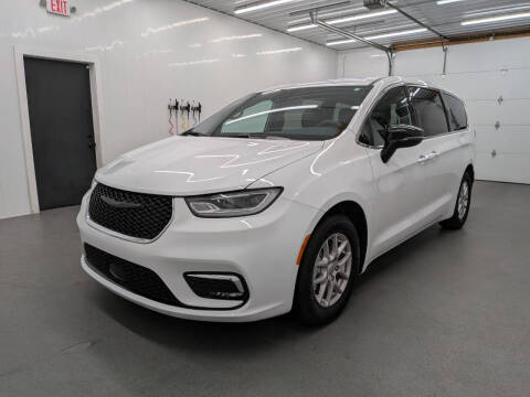 2024 Chrysler Pacifica Touring