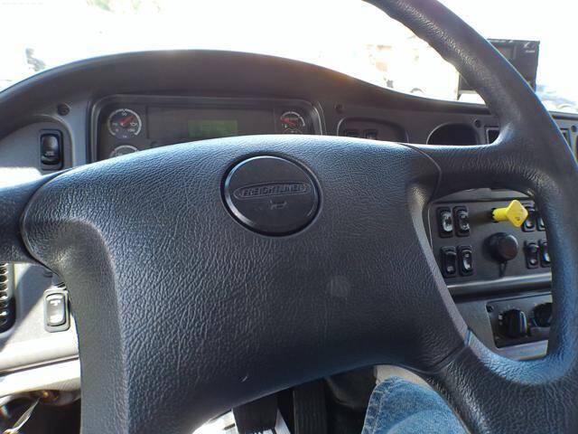 2017 Freightliner M2 106