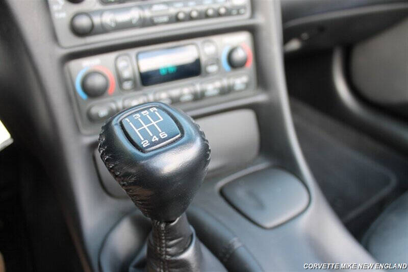 2004 Chevrolet Corvette 16