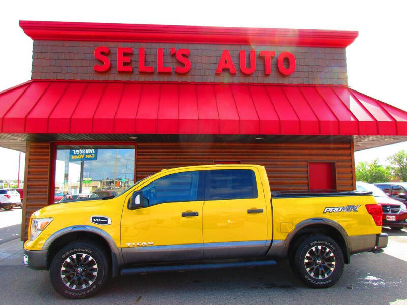 2017 Nissan Titan PRO-4X's photo