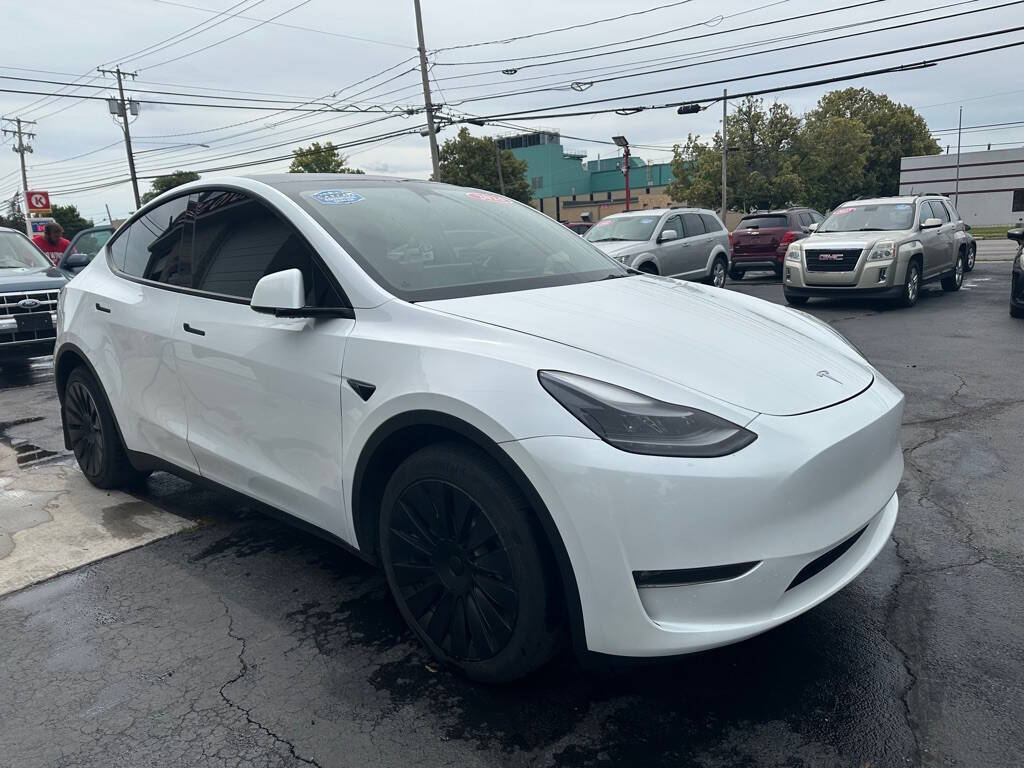 White 2023 Tesla Model Y Long Range AWD Long Range 4dr Crossover 2