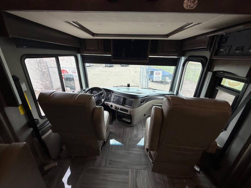2019 Freightliner XCM Chassis
