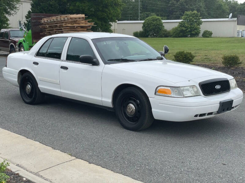 2009 Ford Crown Victoria for sale at ECONO AUTO INC in Spotsylvania VA