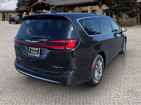 2023 Chrysler Pacifica Plug-In Hybrid Touring L