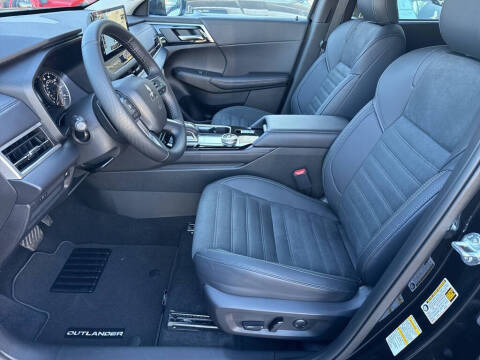 2025 Mitsubishi Outlander SE