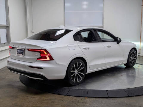 2023 Volvo S60 Recharge T8 Core Dark Theme