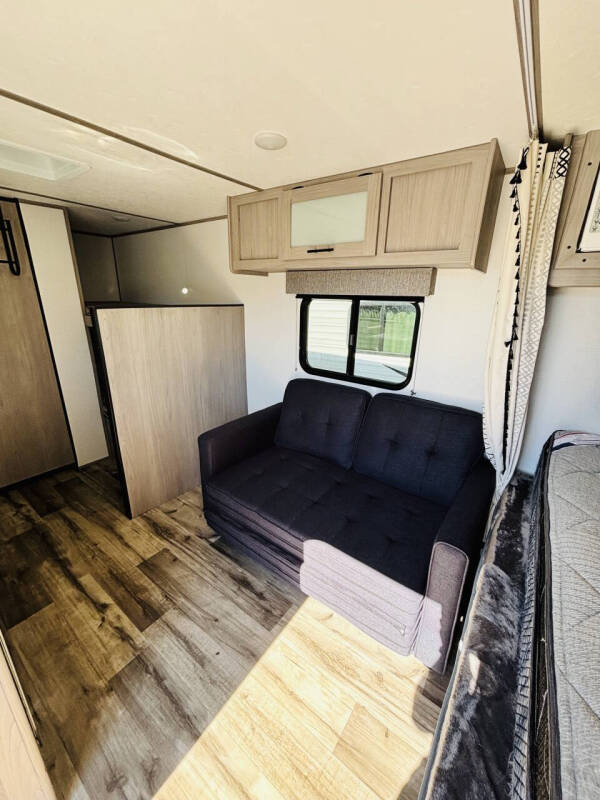 2023 Coleman Lantern 17B