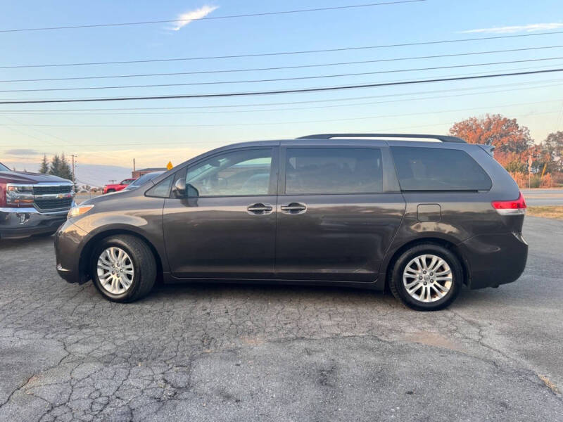 2013 Toyota Sienna XLE 8-Passenger