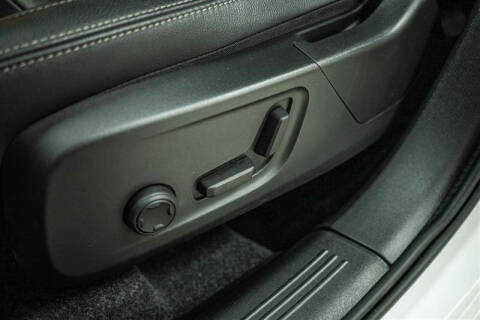 2024 Volvo XC40 B5 Plus Bright Theme