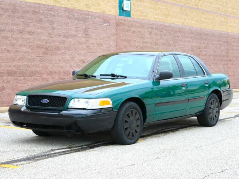 2006 Ford Crown Victoria for sale at NeoClassics - JFM NEOCLASSICS in Willoughby OH