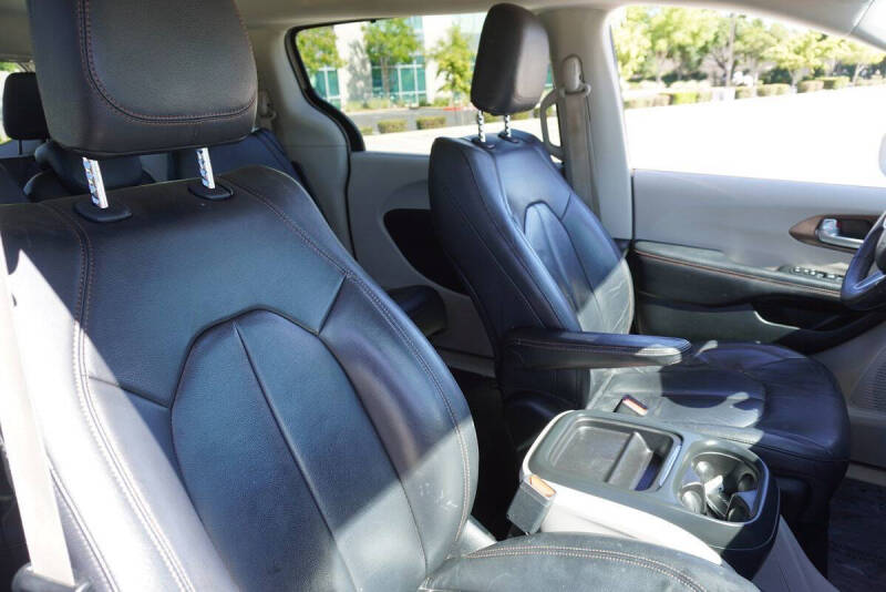 2017 Chrysler Pacifica Touring-L