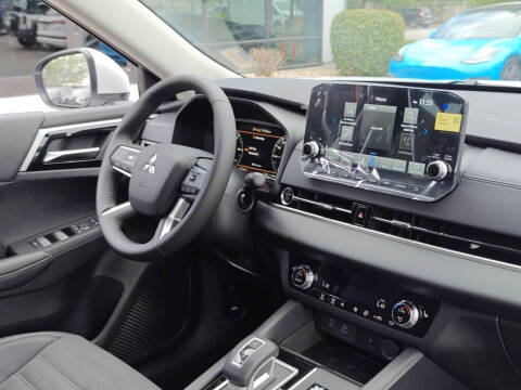 2025 Mitsubishi Outlander PHEV SE