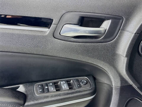 2023 Chrysler 300 Touring L