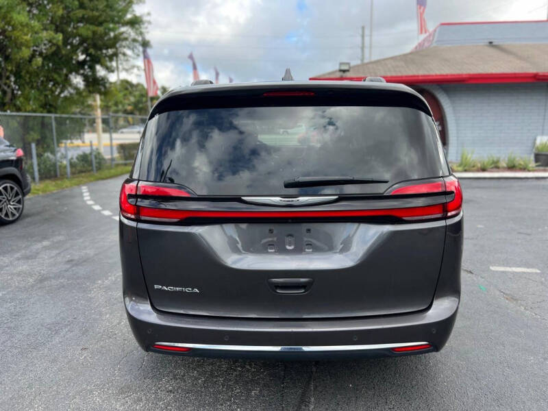 2022 Chrysler Pacifica Touring L