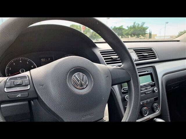 2014 Volkswagen Passat 1.8T S PZEV