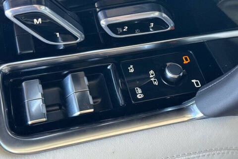 2025 Land Rover Range Rover P400 SE LWB