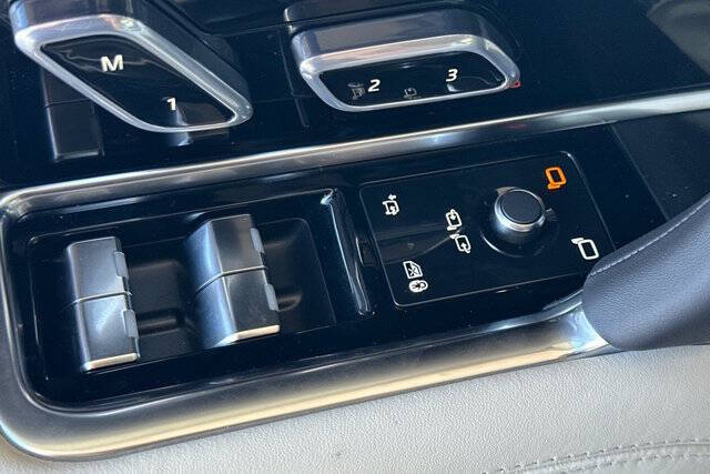 2025 Land Rover Range Rover P400 SE LWB