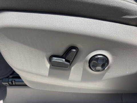 2021 Chrysler Voyager LX