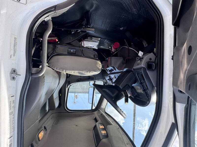 2018 Freightliner M2 106