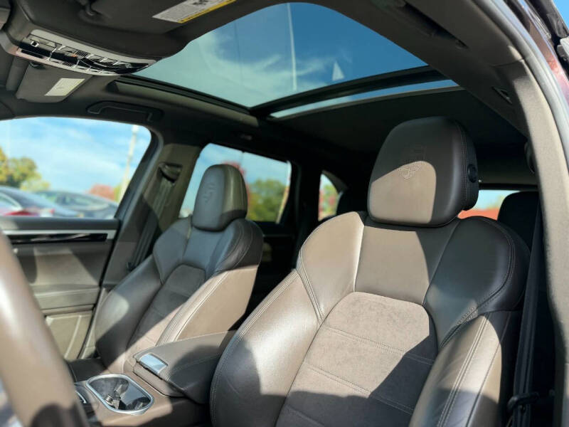 2017 Porsche Cayenne Platinum Edition