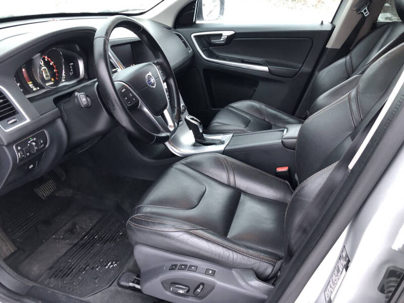 2017 Volvo XC60 T5 Dynamic