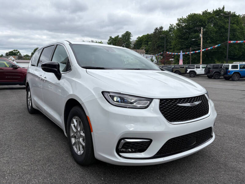 2026 Chrysler Pacifica Select
