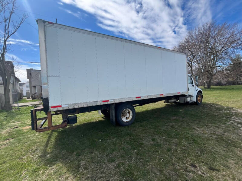 2005 Freightliner M2 106