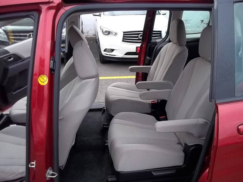 2013 Mazda MAZDA5 Sport